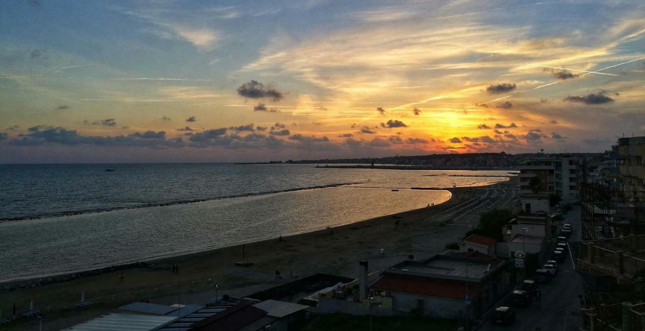 Incantevole Casa Sul Mare Vicino A Roma Nettuno Exteriör bild